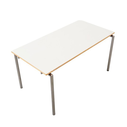 Mesa laminada, diseño danés, 2000, fabricada por Randers Møbelfabrik.