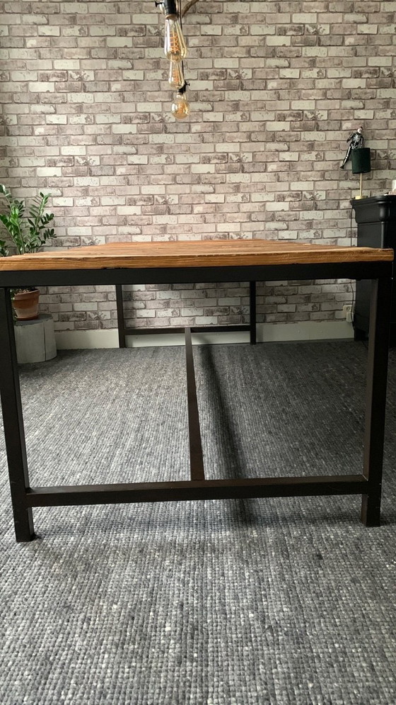 Image 1 of Loods5 railway sleeper table with steel base