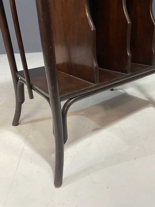 Mesa Art Nouveau de Gebrüder Thonet, modelo 11611, ca. 1910