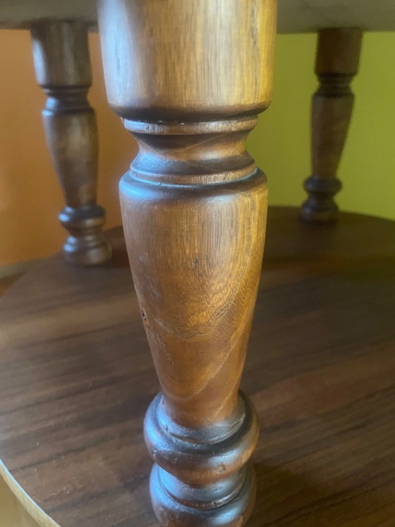 Image 1 of Großer runder gedrechselter Tisch