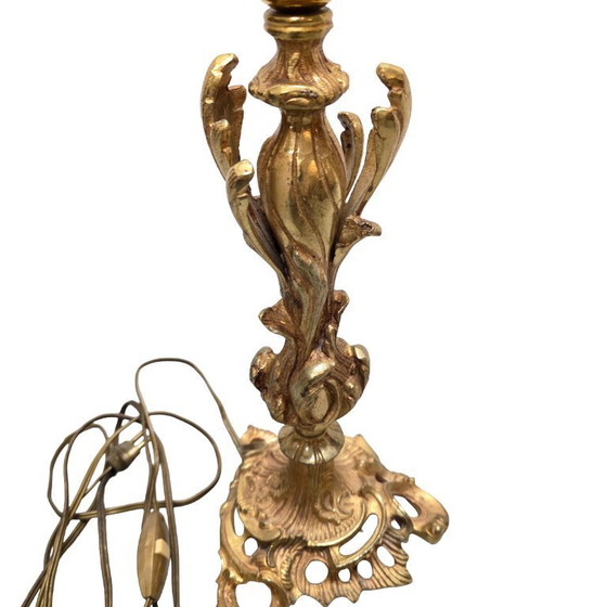 Image 1 of Lámpara de mesa dorada de estilo rococó