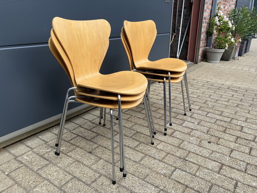 Fritz Hansen series 7 Butterfly chairs natural wood 1988