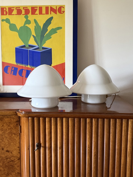 Image 1 of Ruimtetijdperk Set van 2 opaline glazen tafellampen, Italië 1970
