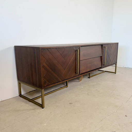 Credenza/mobile TV Dutchbone Class – Legno di acacia con venature a spina di pesce e ottone anticato (photo 2 of 12)