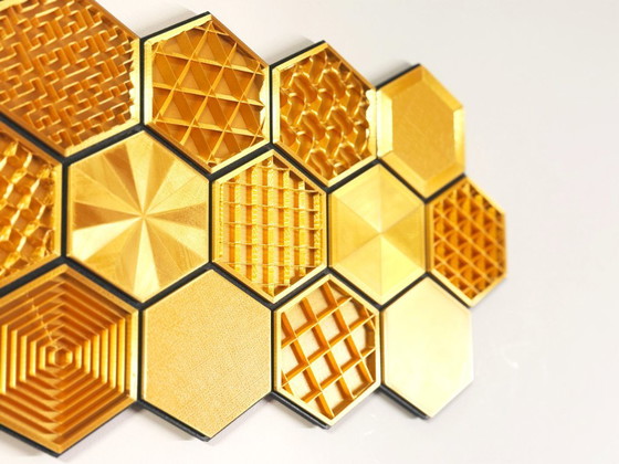 Image 1 of Gouden honingraat wanddecoratie | Hexagonale geometrische decoratie | Moderne wandsculptuur