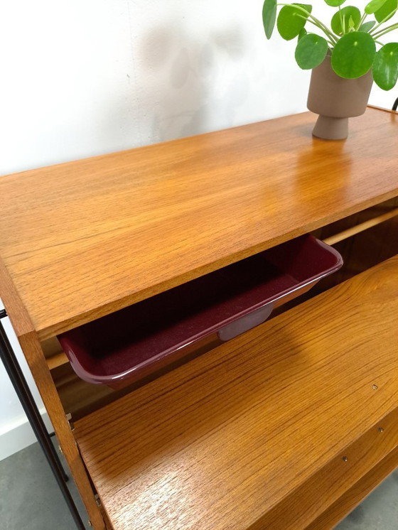 Image 1 of Scarpiera di design in teak Ilse con gambe in metallo nero