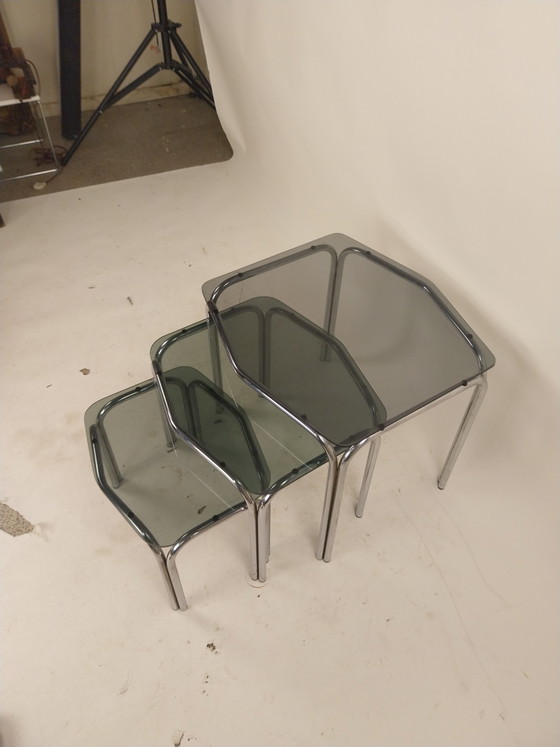 1 x 1970s Chrome and Smoked Glass Mimiset Nesting Tables in Unique Shape – Side tables, Metal, Vintage (photo 5 of 6)