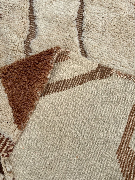 Image 1 of Berber Marokkaans Mrirt wollen tapijt 210x300 cm – Handgeweven neutraal Berber tapijt
