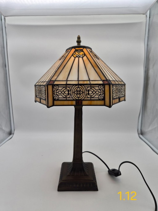 Beautiful Tiffany-style table lamp 50x30
