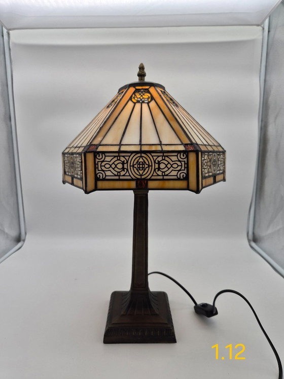 Image 1 of Beautiful Tiffany-style table lamp 50x30