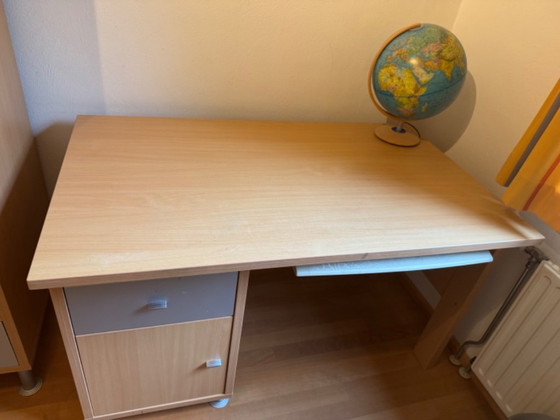 Conjunto completo de dormitorio/despacho: armario, escritorio, mesita de noche y estante de pared. – Muebles (photo 5 of 6)