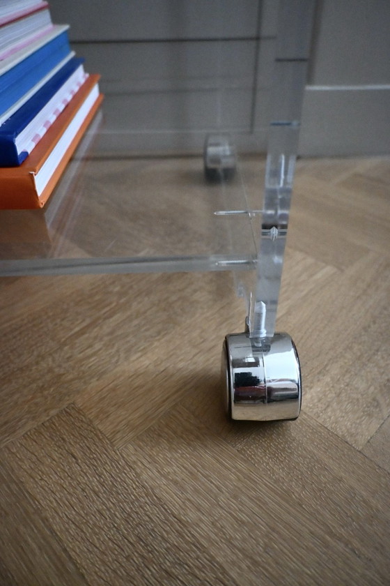 Michel Dumas Plexiglas Side Table/LP Table Roche Bobois '70s, Transparent (photo 10 of 12)