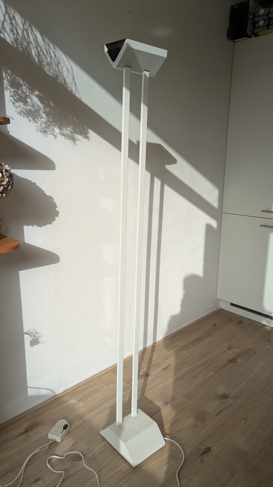 Image 1 of Philips sculpturale vloerlamp met dimmer uit de jaren 80, postmodernistisch van aard.