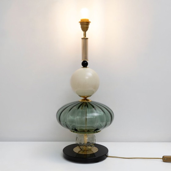 Set van twee geometrische tafellampen van Murano-glas in groen en wit, in Sottsass-stijl. – Murano Glass (photo 6 of 7)