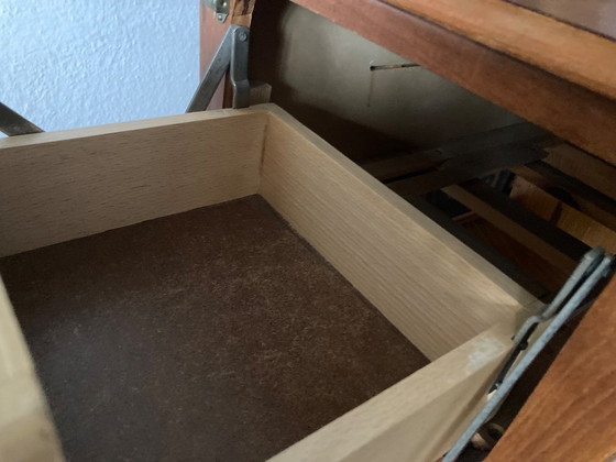 Image 1 of Vintage naaikar uit de jaren 60 - naaitafel - naaikast - op wielen - 3520 - Erzgebirge