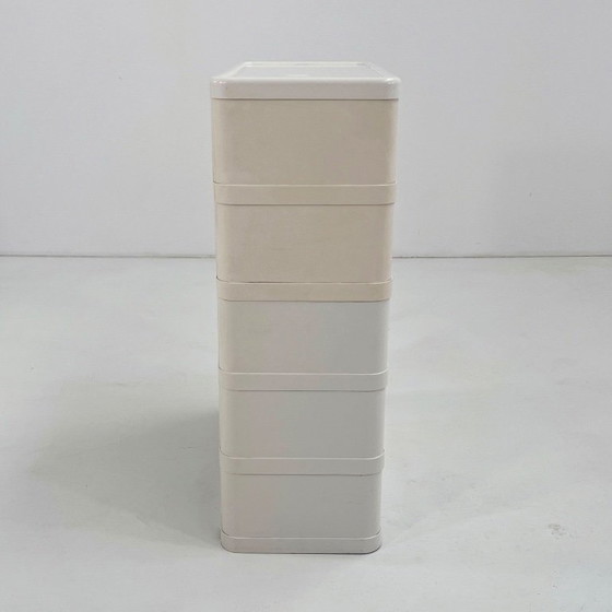 Cómoda blanca de 5 cajones, modelo 4964, diseñada por Olaf Von Bohr para Kartell en la década de 1970. (photo 6 of 10)