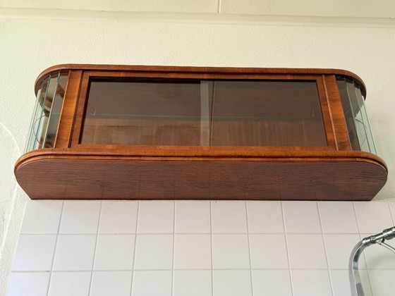 Vetrina da parete polacca Mid-Century in stile Art Déco – Vetrine, Glass, Wood (photo 4 of 14)
