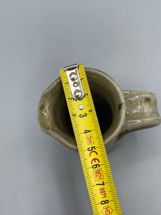 Handgemaakte aardewerken kan met zandbeige glazuur en een smalle tuit. – Servies (photo 6 of 7)