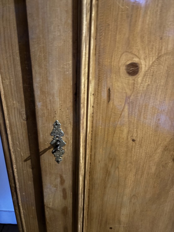 Image 1 of Antiker Kiefernschrank