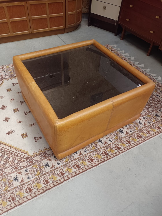 Coffee table in leather and black glass top, 1970s (photo 5 of 5)