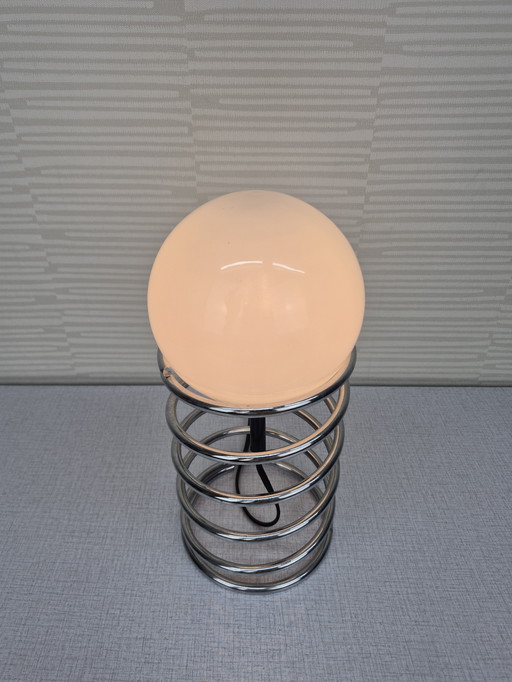 Lampe spirale de style Ingo Maurer. Lampe de table vintage chromée.