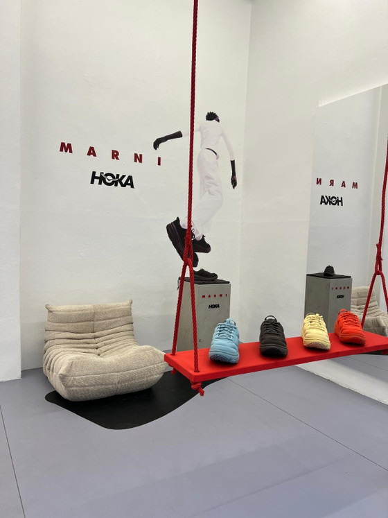 Chauffeuse Ligne Roset Togo – Canapés modulables, Textile (photo 3 of 10)