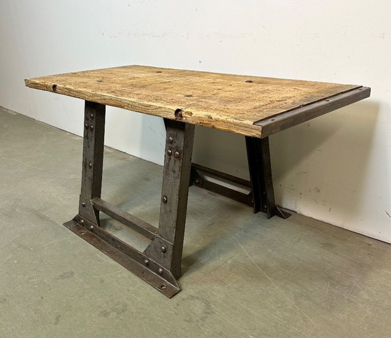 Image 1 of Mesa de centro industrial remachada, década de 1960