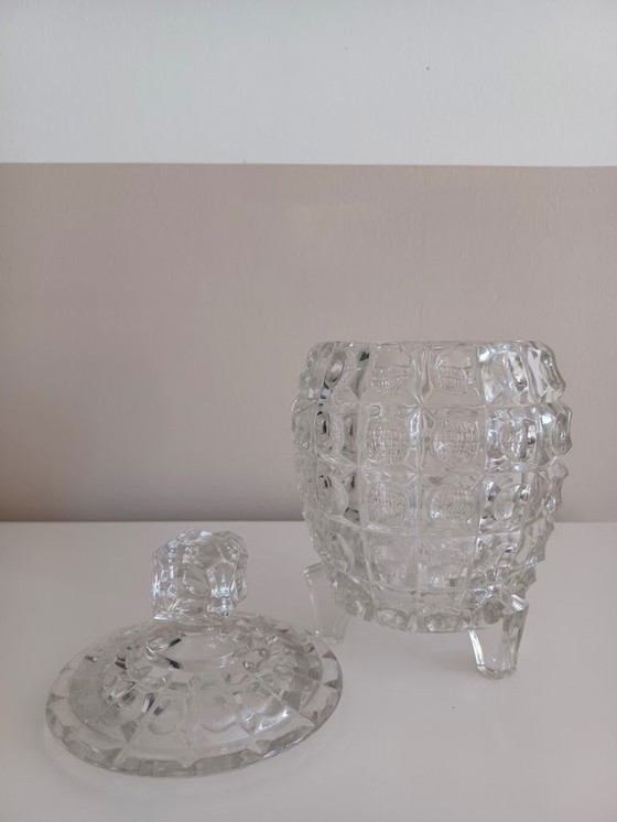 Image 1 of Art Deco Libochovice koekjespot. Gemerkt.  Vintage Czechoslovakisch geperst glas. 23cm