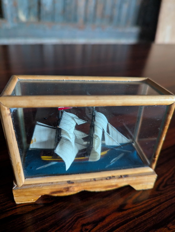Image 1 of Vintage display case ship models/tallships