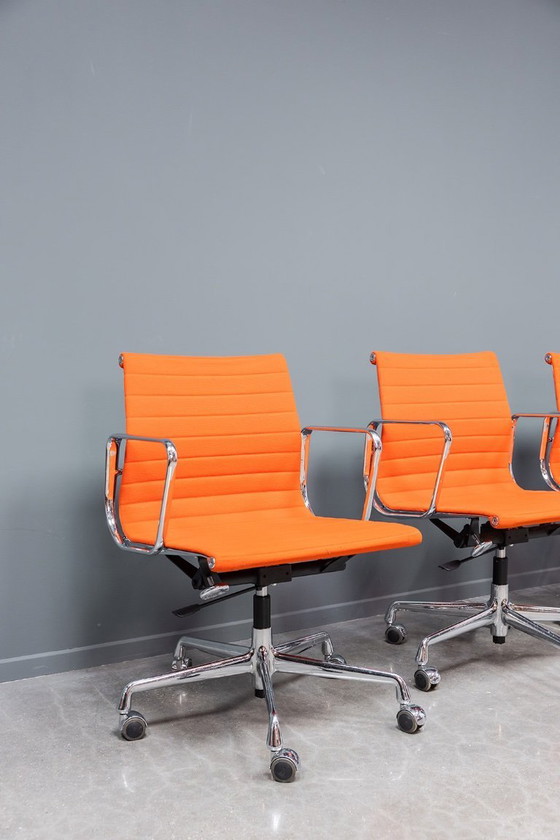 Image 1 of Silla de oficina Eames EA117