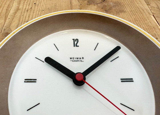 Image 1 of Reloj de pared antiguo de porcelana de Alemania Oriental, fabricado por Weimar Electric, década de 1970.