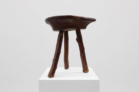 Image 1 of Frans wabi sabi stijl laag driepootkrukje van massief hout, 1850