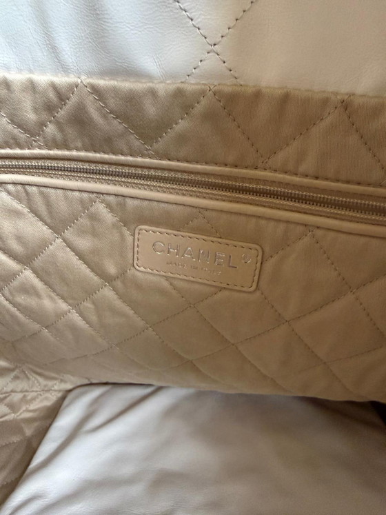 Image 1 of Chanel tas 22