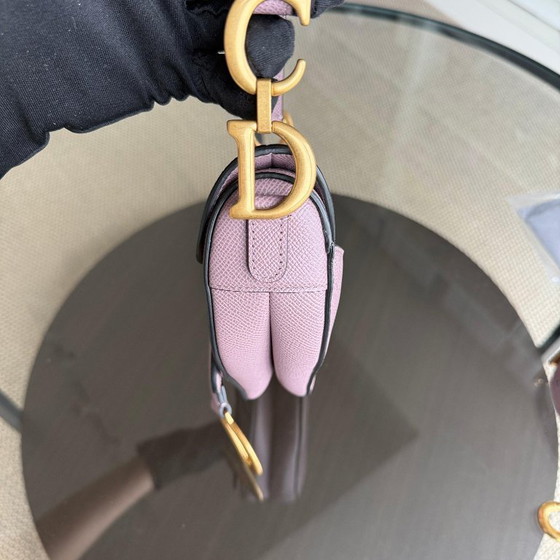 Image 1 of DIOR SADDLE SMALL - VERSTELBARE STIJL VAN KALFSLEER MET NERF, NUDE ROZE EN GOUDEN BESLAG