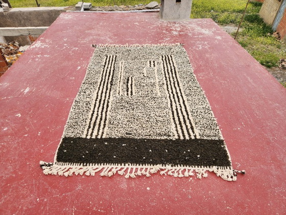 Image 1 of Graphic Beni Ouarain Rug 236x152 cm – Handmade Moroccan Wool Carpet – Black & Ivory Berber Design