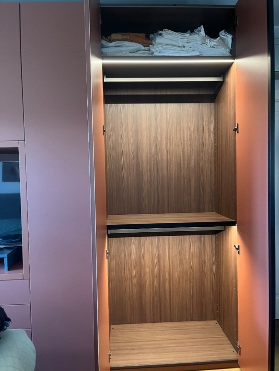 Image 1 of Armoire Lema 7 portes avec éclairage intégré