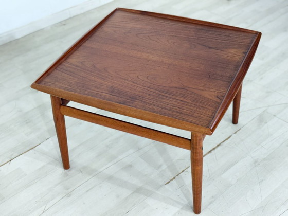 Table d'appoint danoise design milieu du siècle / Table basse en teck / Table d'appoint années 1960 / Table (photo 4 of 10)