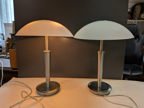 Image 1 of Set (2) bureau, tafel-, of nachtkast-lampen. Vintage design.