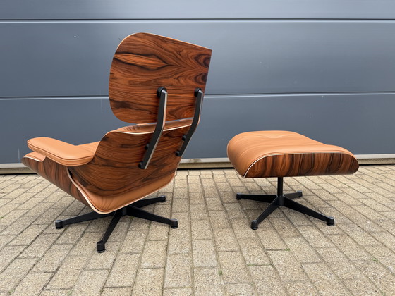 Image 1 of Poltrona lounge Vitra Eames XL + poggiapiedi, in pregiata pelle nera e palissandro Santos. NUOVA!!