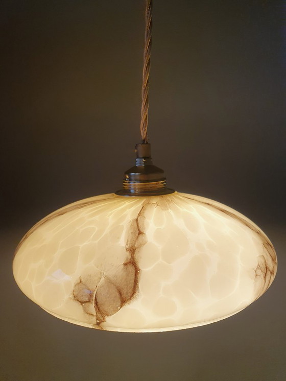 Image 1 of Ensemble de 2 lampes suspendues vintage en opaline marbrée