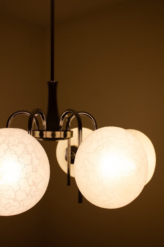 Image 1 of 6-kugeliger Richard Essig x Hustadt Bauhaus-Kronleuchter