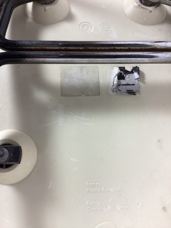 Image 1 of 2 vintage Vitra Eames stoelen Charles & Ray Eames