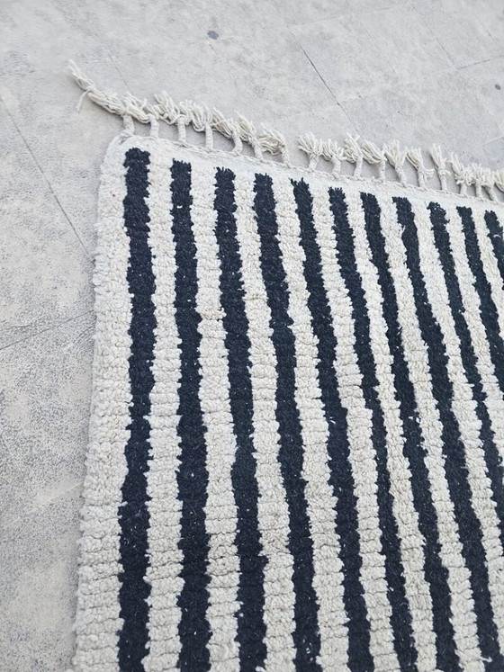 Image 1 of Tapis marocain artisanal décoré 250cmx300cm 