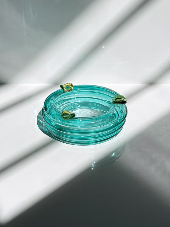 Image 1 of Italiaanse glazen asbak / vide poche turquoise groen jaren 80 postmoderne Murano stijl Italië 1980 vintage
