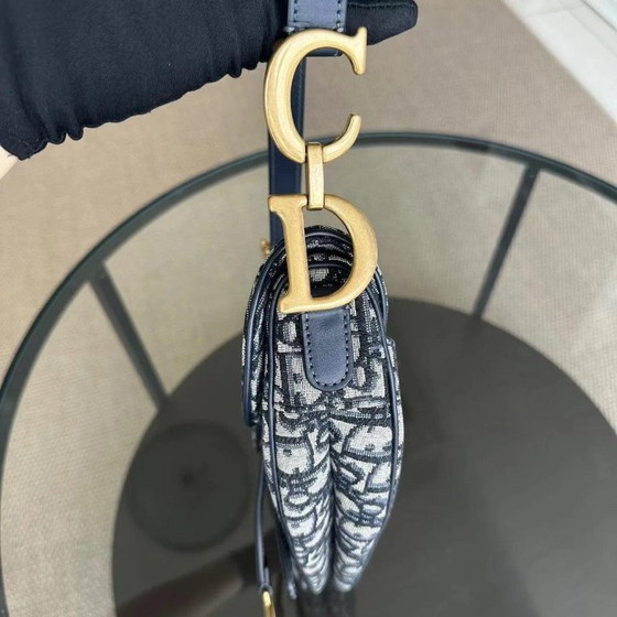 Image 1 of DIOR SADDLE MEDIUM - SCHUIN CANVAS MET GOUDEN BESLAG