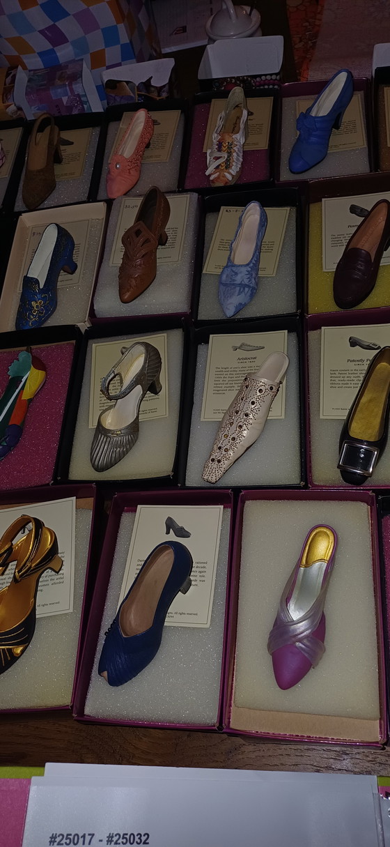 Image 1 of Raine “Just the Right Shoe” collection miniature shoes – approx. 35 pieces with boxes & catalogue