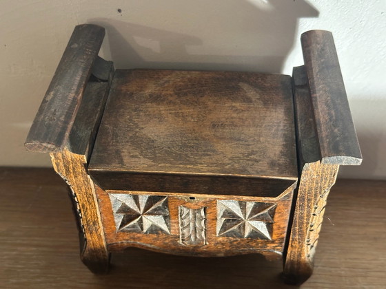 Piccolo portagioie antico a forma di poltrona bretone intagliata, Oggetti decorativi, Legno, Marrone (foto 3 di 15)