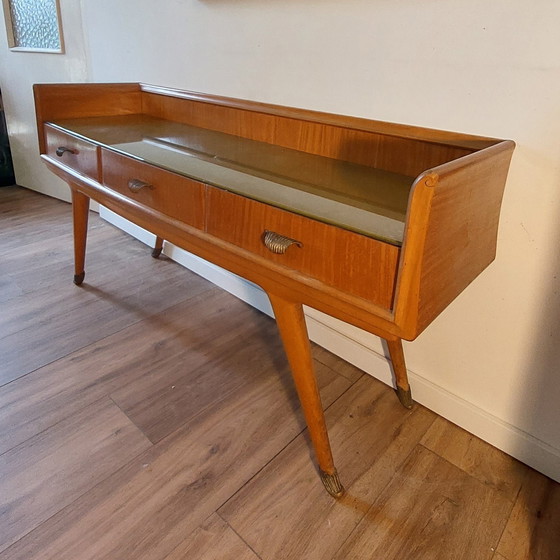 Image 1 of Coiffeuse italienne sur mesure des années 1950, fabriquée par La Permente en bois de cerisier.