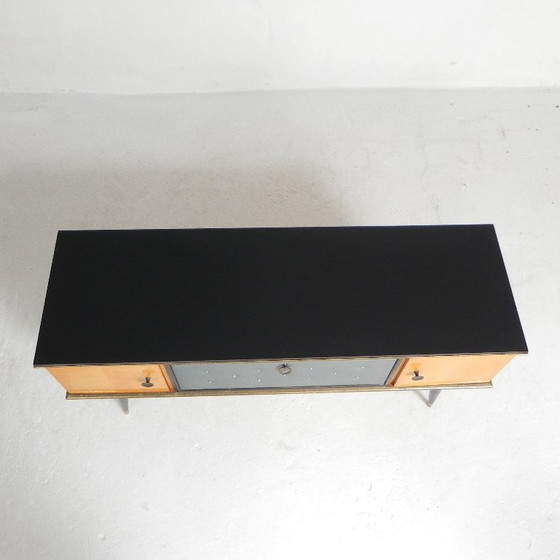 Image 1 of Aparador antiguo con patas cónicas, década de 1950.