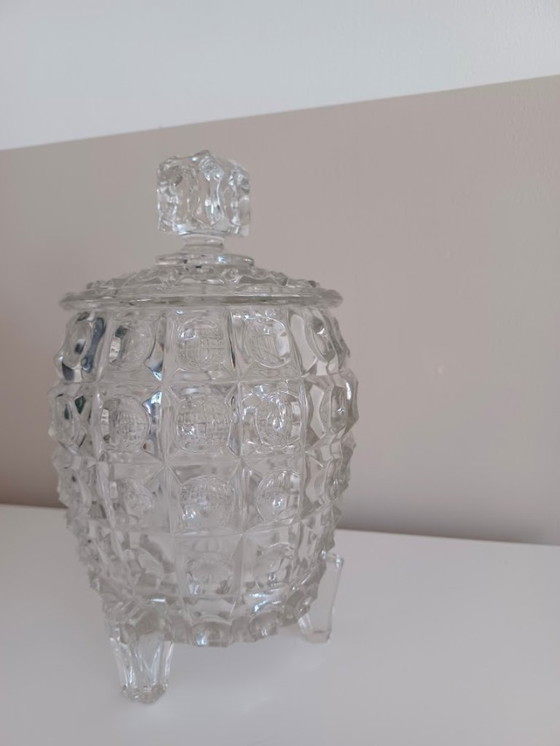 Image 1 of Art Deco Libochovice koekjespot. Gemerkt.  Vintage Czechoslovakisch geperst glas. 23cm